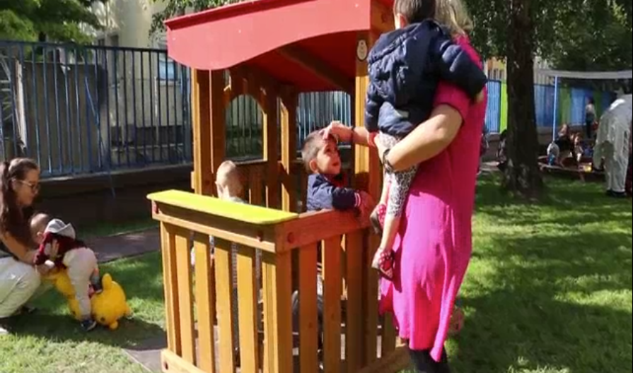 Megszépült a játszóudvar a Mini-Manó Bölcsődében