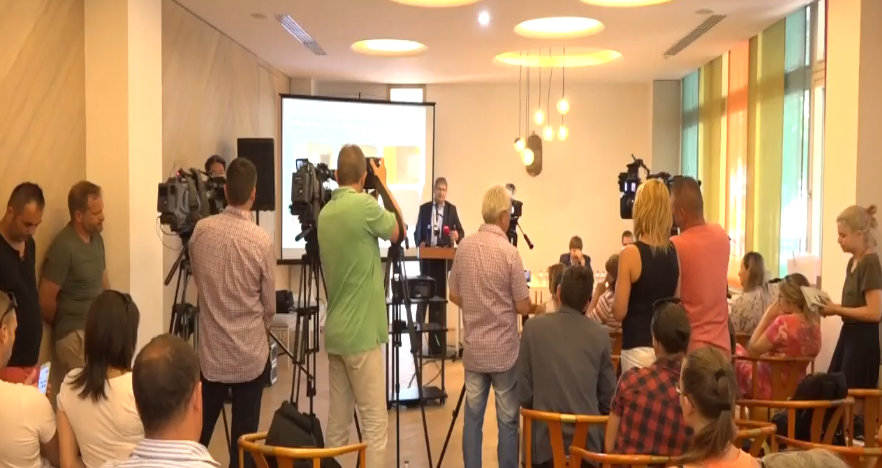 Kovács Róbert polgármester sajtótájékoztatója a kőbányai bérlakás helyzetről (Centrum Televízió) 2018.06.21.
