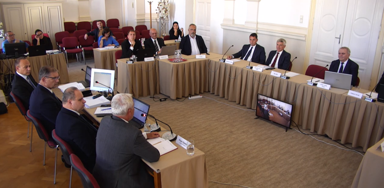 Kiskőrös Város Önkormányzatának képviselő-testületi ülése – az első 10 percben hanghiba tapasztalható 2023.10.25.