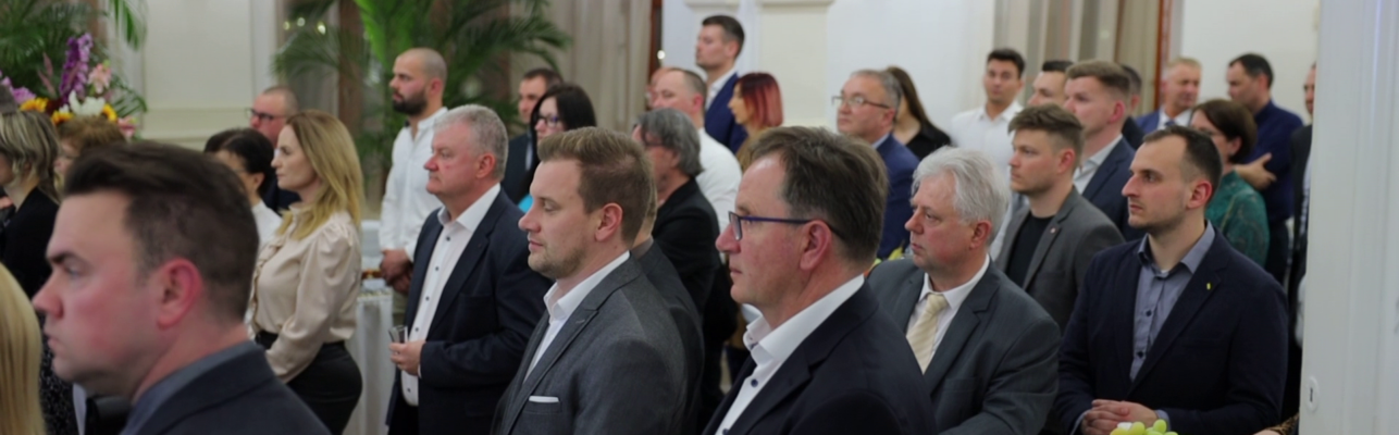 Kiskőrös büszkén köszönti adófizető partnereit