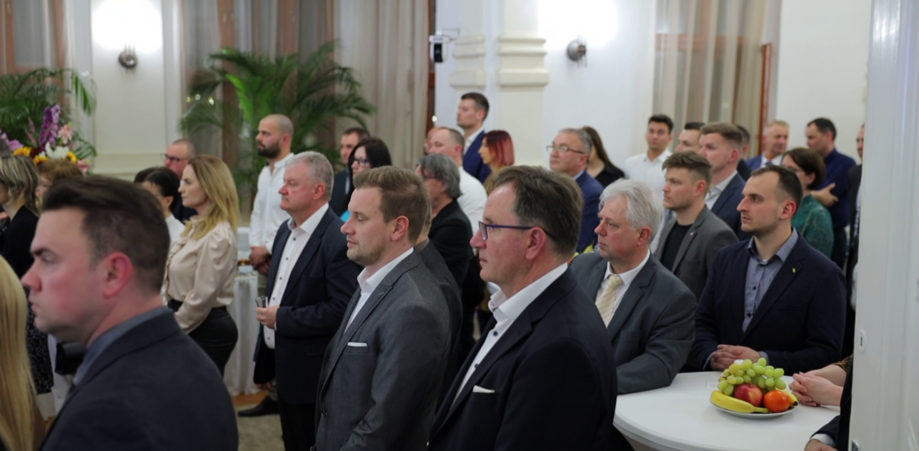 Kiskőrös büszkén köszönti adófizető partnereit