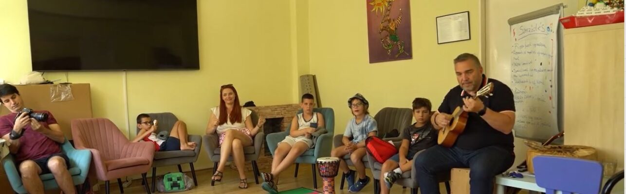 Miért jó a zene, miért jó zenélni? – Hangszerbemutató az Újbudai Humán Szolgáltató Központban