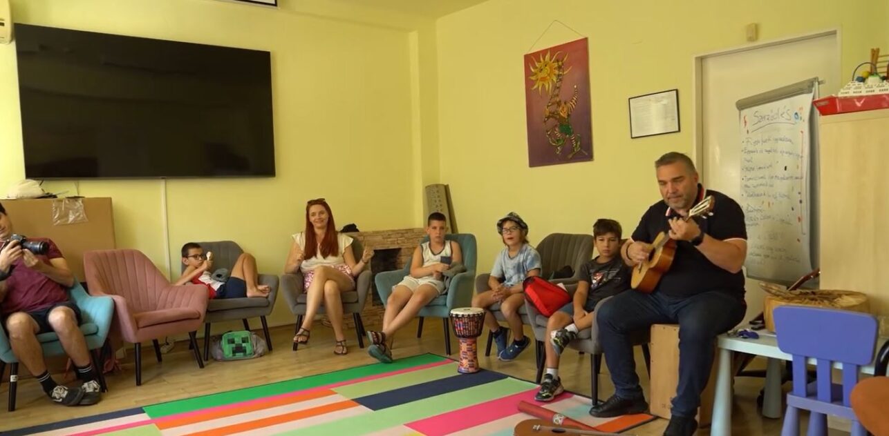 Miért jó a zene, miért jó zenélni? – Hangszerbemutató az Újbudai Humán Szolgáltató Központban