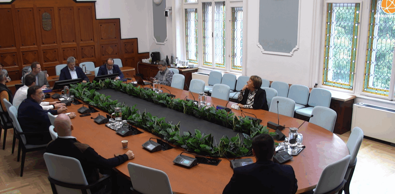 Budapest Főváros X. kerület Kőbányai Önkormányzat Képviselő-testületének rendkívüli ülése 2025.10.01.