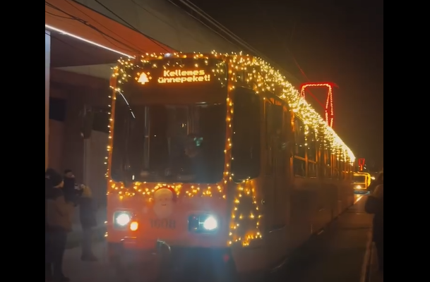 Budapest újra fénybe öltözött – elindult a BKV ünnepi fényflottája 🕯️🎇🎄🚋