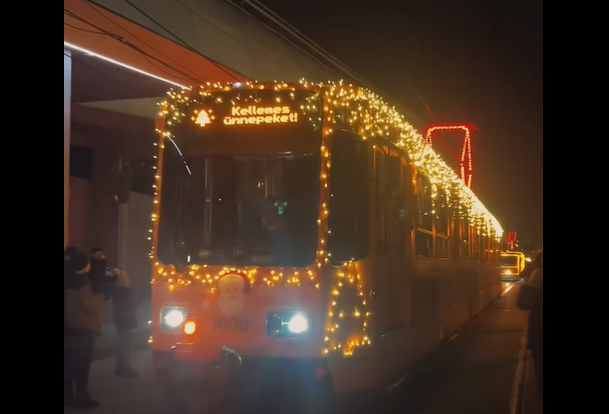 Budapest újra fénybe öltözött – elindult a BKV ünnepi fényflottája 🕯️🎇🎄🚋