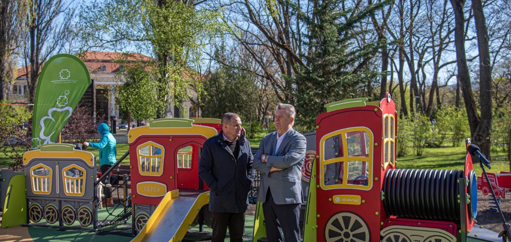 Ahol minden gyerek felszállhat a vonatra – új, befogadó játszóteret adtak át Dorogon🎉🛝